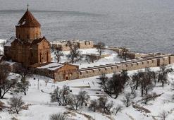 Van’da Yılbaşı Tatilinde Nereye Gidilir? Van’da 1 Ocak’ta Gezilecek Yerler ve Yılbaşı Tatilinde Yapılacak En Popüler Aktiviteler
