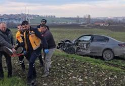 Bursa'da çarpışan 2 otomobilden biri tarlaya uçtu; 2 yaralı