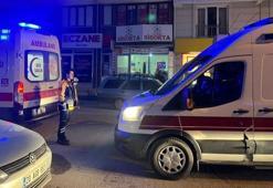 Motosiklet park halindeki otomobile çarptı: 2 yaralı