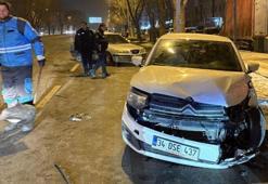 Kayseri Kocasinan’da iki otomobilin çarpıştığı kazada 3 kişi yaralandı