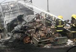 Nijerya'da kamyon 3 araca çarptı 17 kişi hayatını kaybetti