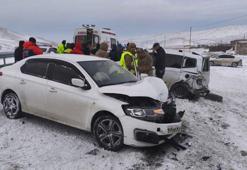 Iğdır-Doğubayazıt kara yolunda 4 aracın karıştığı zincirleme kaza; 4 yaralı