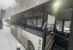 Diyarbakır'da iki gündür devam eden kar trafiği felç etti