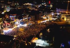 Türkiye'de yeni yıl coşkuyla karşılandı! Vatandaşlar sokaklara döküldü