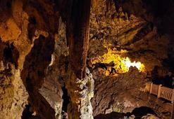 Efsanelere konu olan mağarada görülmemiş durum! Artık demir para yerine kağıt para atılıyor