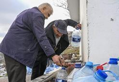 Ankara Sincan'da yeni yılın ilk günü su krizi! Vatandaşlar bidonlarla çeşme kuyruğuna girdi