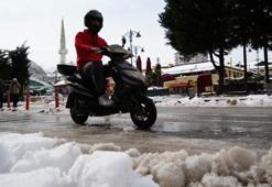 Samsun'da yoğun kar yağışı nedeniyle motosiklet ve kuryelerin trafiğe çıkışı kısıtlandı