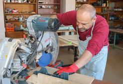 Adana'da okul müdürü hobi olarak başladı, okulun resmen çehresini değiştirdi! Mesai bitince önlüğü giyip atölyeye iniyor