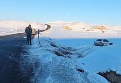 Van Başkale’de otomobil şarampole düştü