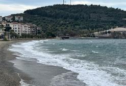 Balıkesir Erdek’te lodos; dalgalar, denizle karayı birleştirdi