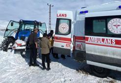 Hakkari'de film sahnelerini aratmayan görüntüler: Hastayı kurtarmak için traktörle seferber oldular
