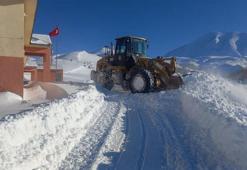 Ağrı Eleşkirt’te çığ engeli kaldırıldı, 55 köy yolu ulaşıma açıldı
