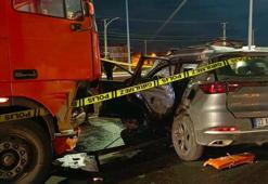 Afyonkarahisar'da otomobil ile tırın çarpıştığı kazada 7 kişi yaralandı