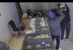 Hatay’da kuyumcu soygunu! 3 dakikada 3 kilo altın çaldılar