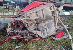 Zonguldak'ta yük treni hemzemin geçitte otomobile çarptı: 1 ölü