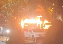 Bursa’da boş barakada çıkan yangın park halindeki minibüs ile hafif ticari araca sıçradı