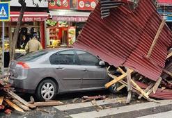 Esenler'de çatı uçtu, facianın eşiğinden dönüldü