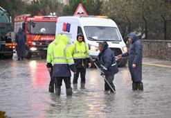 Manisa’da ekiplerden sağanak yağışta yoğun mesai