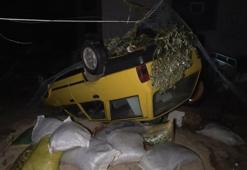 Antalya Manavgat'ta hortum dehşeti: Evlerin çatısı uçtu, ağaçları kökünden söktü, otomobil ters döndü