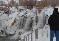Van'da bu yıl ilk kez oldu! Sabah pencereyi açınca gözlerine inanamadı