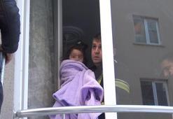 Erzurum'da korku dolu dakikalar! Evde yalnız bırakılan bebeğin ağlama sesini duyan koştu