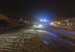 Sivas’ta yoğun kar ve tipi nedeniyle Kayseri-Malatya kara yolu trafiğe kapatıldı