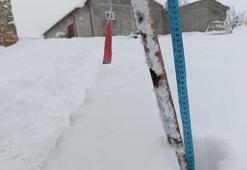 Eskişehir'de kar kalınlığı 35 santimetreyi geçti