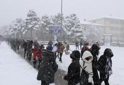 Gümüşhane’de okullar tatil mi? Yarın okul var mı? 13 Ocak 2026 Salı Gümüşhane’de okullar tatil edildi mi? Açıklama geldi