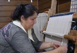 6 aylık sabır meyvesini verdi: Bilecik'in Kaybolmaya yüz tutan 'Kadife Çatma' halısı kesildi!