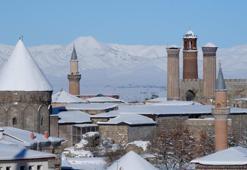 Erzurum'da okullar tatil mi? Yarın okul var mı? 14 Ocak 2026 Çarşamba Erzurum'da okullar tatil edildi mi? Açıklama geldi