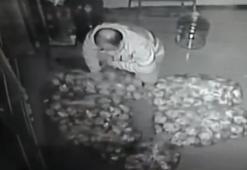 Eskişehir’de akıl almaz ekmek oyunu! Kayıt altına alındı