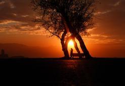 İzmir'de gün batımında muhteşem görüntüler ortaya çıktı