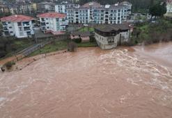 Bartın'da ırmak yükseldi, 8 köye geçiş sağlanamıyor