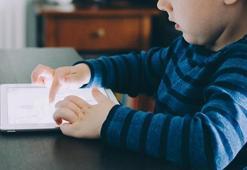 Sosyal medya ergenlik yaşını düşürüyor! X, Meta, YouTube, TikTok müstehcenliği dayatıyor