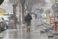 Gaziantep'te yoğun kar yağışı etkili oluyor