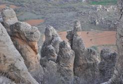 Diyarbakır'a bakan onu görüyor: Uzaktan insana benziyor, bin 500 metre yüksekte bulundu