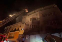 Efeler'de depoda çıkan yangın apartmana sıçradı: 2 kişi dumandan etkilendi