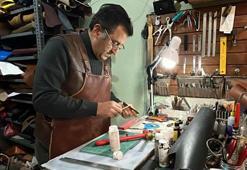 Konya'da 10 yıldır deri ve sanatı buluşturup el emeğiyle saat kordonu yapıyor