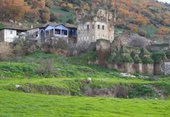 Tarihi Arpaz Kulesi viraneye döndü! 'Medeniyetin beşiğini bu şekilde görünce içim burkuldu'