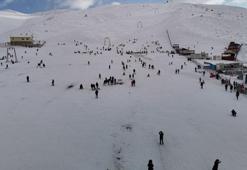 Ankara'da sömestir tatilinde ailelerin adresi Elmadağ Kayak Merkezi oldu