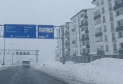 Yoğun kar yağışı nedeniyle Bitlis-Baykan Devlet Yolu, ağır vasıta trafiğine kapatıldı