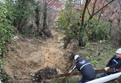 Zonguldak'ta heyelan meydana geldi! Elektrik direkleri devrildi