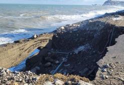 Kastamonu'da dev dalgalar sahil şeridine zarar verdi