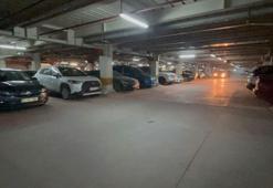 Kapalı otoparkta dehşet anları! Şakalaşma kanlı bitti, arkadaşını bıçaklayarak öldürdü