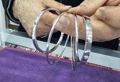 Fiyatlardaki artışlar rotayı değiştirdi! Altın bileziklerin yerini gümüş bilezikler alıyor