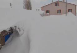 Burası ne Kamçatka, ne Alaska! Türkiye'nin ortasına bina boyu kar yağdı