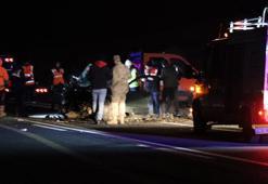 Midyat'ta otomobil ile hafif ticari aracın çarpıştığı kazada 3 ölü, 2 yaralı