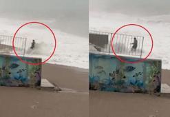 Ölümün kıyısından son anda kurtuldu! Dev dalgaların arasında kalmaktan böyle kurtuldu