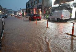 Antalya Kemer'de sağanak yağışlar etkili oldu