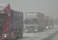 Hatay'da kar yağışı! Serinyol–Madenli kara yolu ulaşıma kapatıldı